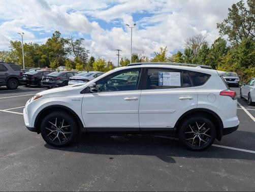 2018 Toyota RAV4 Hybrid SE