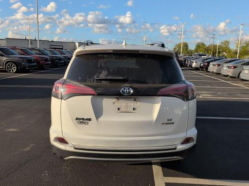 2018 Toyota RAV4 Hybrid SE