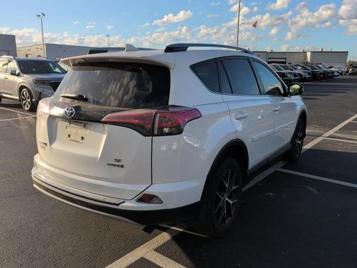 2018 Toyota RAV4 Hybrid SE