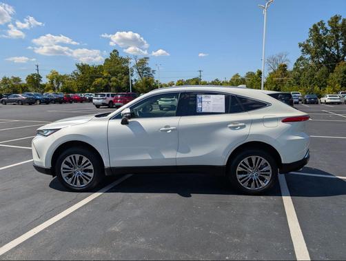 2022 Toyota Venza XLE