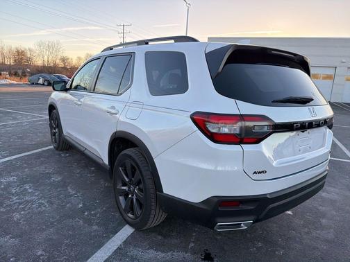 2023 Honda Pilot AWD Sport