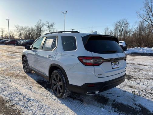 2023 Honda Pilot AWD Sport