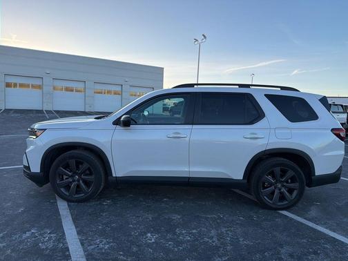 2023 Honda Pilot AWD Sport