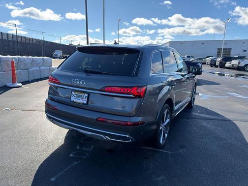 2021 Audi Q7 55 Premium Plus