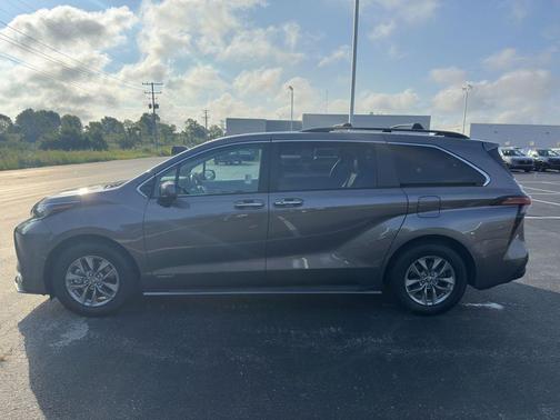 2021 Toyota Sienna XLE 7 Passenger