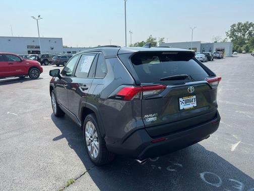 2021 Toyota RAV4 XLE Premium