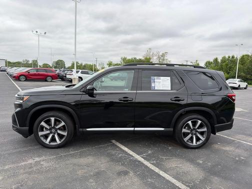Crystal Black Pearl 2024 Honda Pilot Touring 8-Passenger