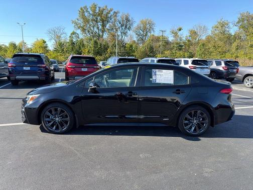 2024 Toyota Corolla Hybrid SE