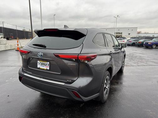 2024 Toyota Highlander Hybrid XLE