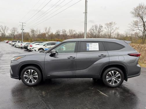 2024 Toyota Highlander Hybrid XLE