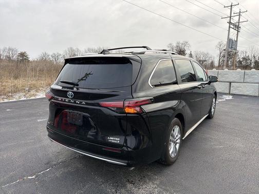 2023 Toyota Sienna Limited