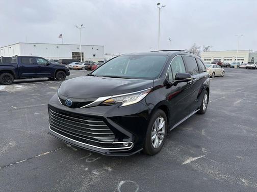 2023 Toyota Sienna Limited