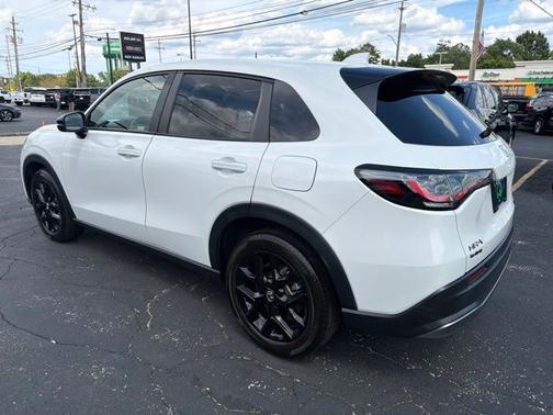 Platinum White Pearl 2024 Honda HR-V AWD Sport