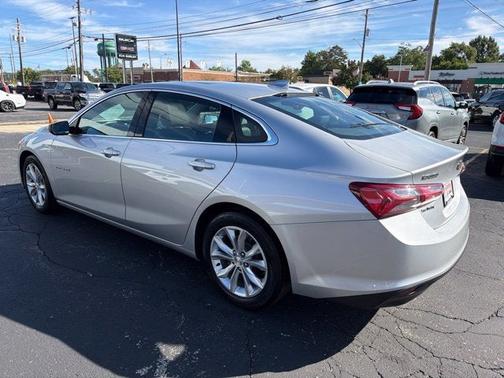 Silver Ice Metallic 2019 Chevrolet Malibu LT