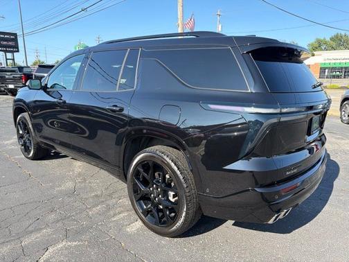 Mosaic Black Metallic 2024 Chevrolet Traverse RS
