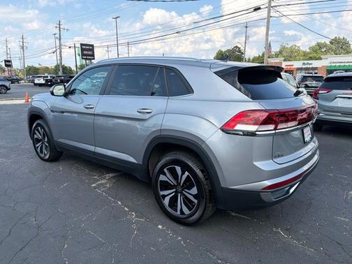 Silver Mist Metallic 2024 Volkswagen Atlas Cross Sport 2.0T SE