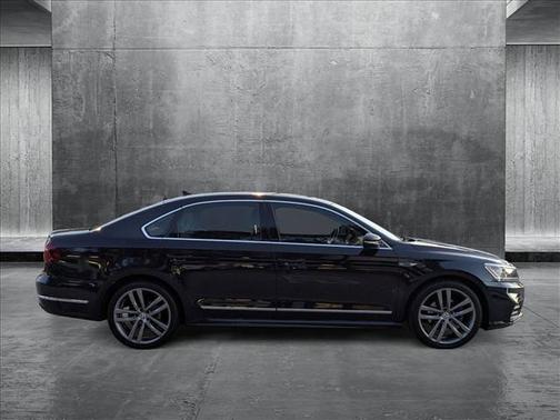2019 Volkswagen Passat 2.0T R-Line