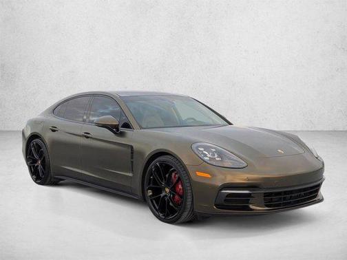GT Silver Metallic 2018 Porsche Panamera 4