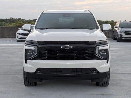 Iridescent Pearl Tricoat 2025 Chevrolet Suburban RST