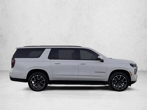 Iridescent Pearl Tricoat 2025 Chevrolet Suburban RST