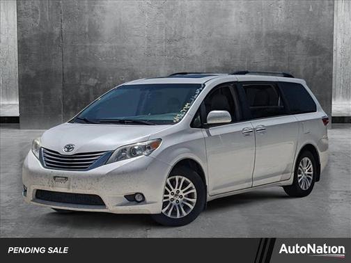 2017 Toyota Sienna XLE