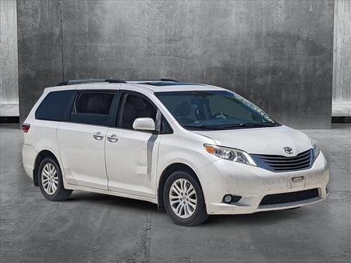 2017 Toyota Sienna XLE
