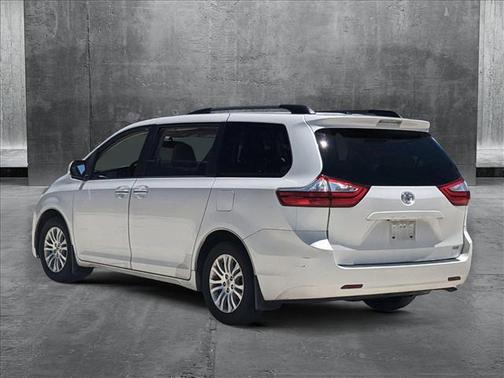 2017 Toyota Sienna XLE