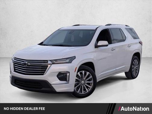Iridescent Pearl Tricoat 2023 Chevrolet Traverse Premier