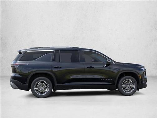 Mosaic Black Metallic 2027 Chevrolet Traverse LT