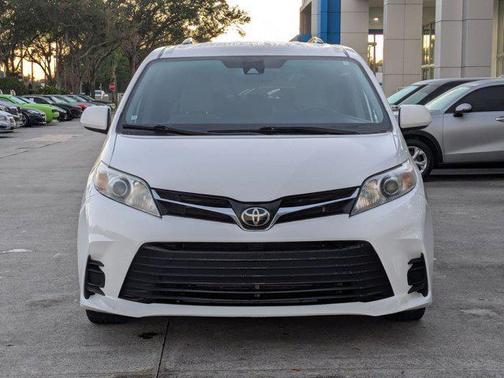 2020 Toyota Sienna LE