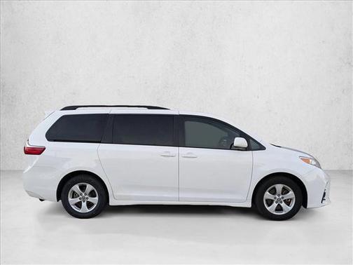 2020 Toyota Sienna LE