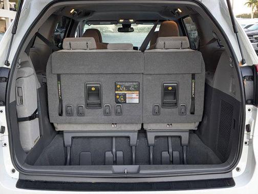 2020 Toyota Sienna LE