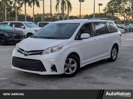 2020 Toyota Sienna LE