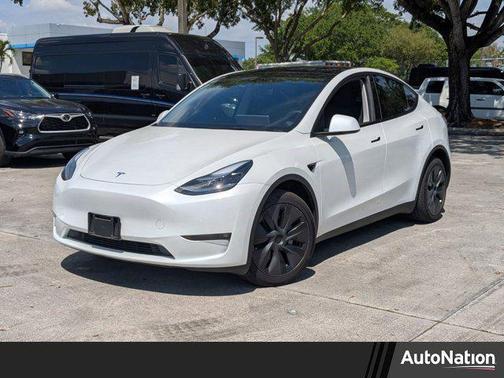 Pearl White Multi-Coat 2025 Tesla Model Y Long Range Dual Motor All-Wheel Drive