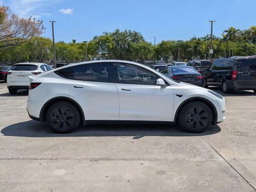 Pearl White Multi-Coat 2025 Tesla Model Y Long Range Dual Motor All-Wheel Drive