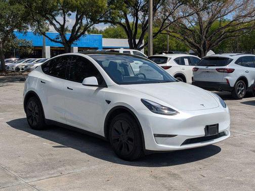 Pearl White Multi-Coat 2025 Tesla Model Y Long Range Dual Motor All-Wheel Drive