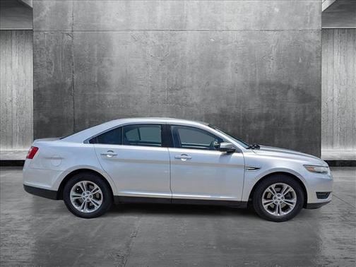 2017 Ford Taurus SEL