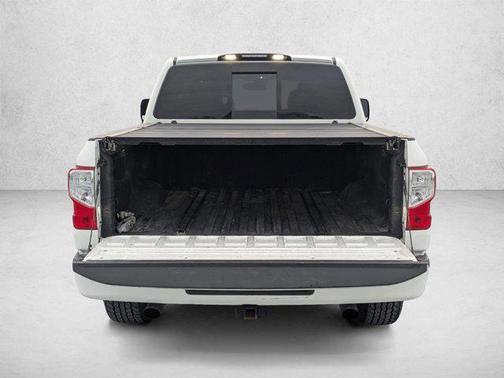 Glacier White 2018 Nissan Titan SV