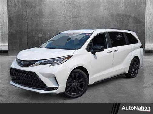 2022 Toyota Sienna XSE 7 Passenger