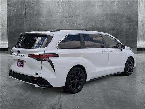 2022 Toyota Sienna XSE 7 Passenger