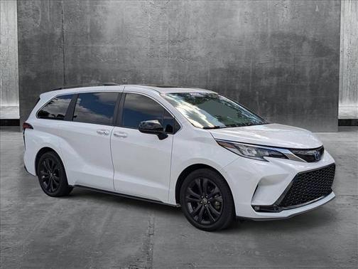 2022 Toyota Sienna XSE 7 Passenger