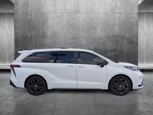 2022 Toyota Sienna XSE 7 Passenger