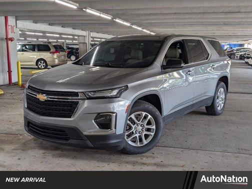 Sterling Gray Metallic 2023 Chevrolet Traverse LS