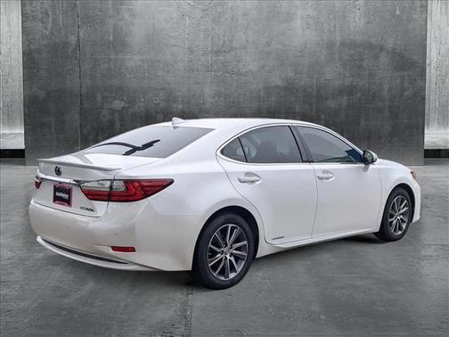 2017 Lexus ES 300h Base