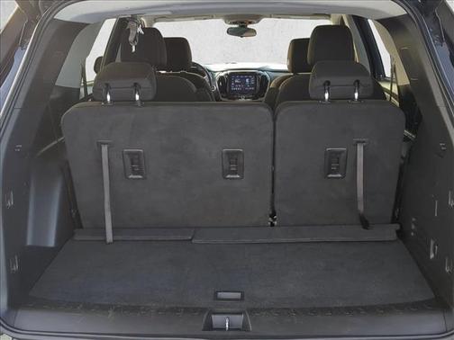 Mosaic Black Metallic 2021 Chevrolet Traverse LT Cloth