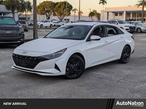 2022 Hyundai ELANTRA SEL