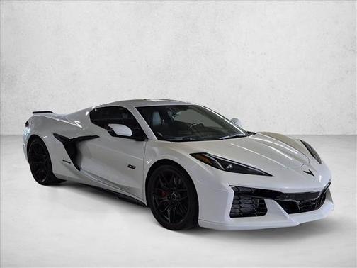 White Pearl Metallic Tricoat 2023 Chevrolet Corvette Z06