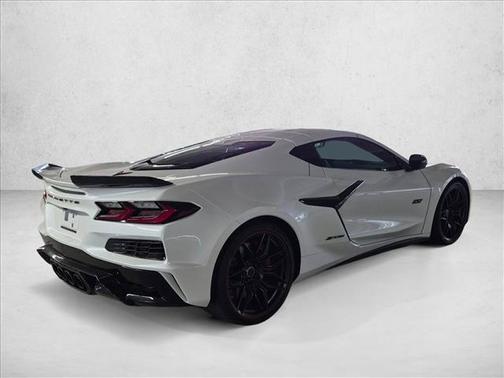 White Pearl Metallic Tricoat 2023 Chevrolet Corvette Z06