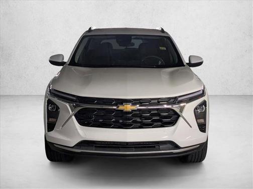 Summit White 2025 Chevrolet Trax LT