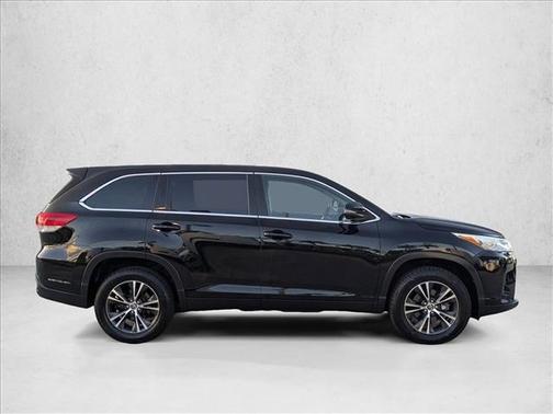 2019 Toyota Highlander LE I4